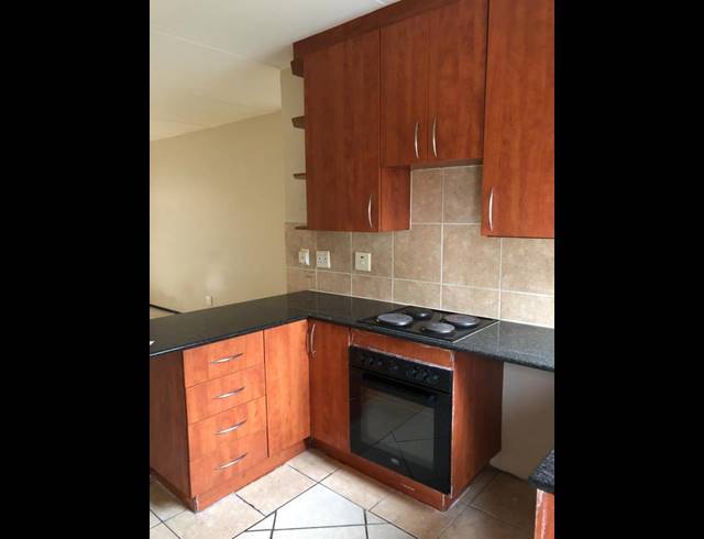 2 BEDROOM TOWNHOUSE FOR SALE IN SONNEVELD